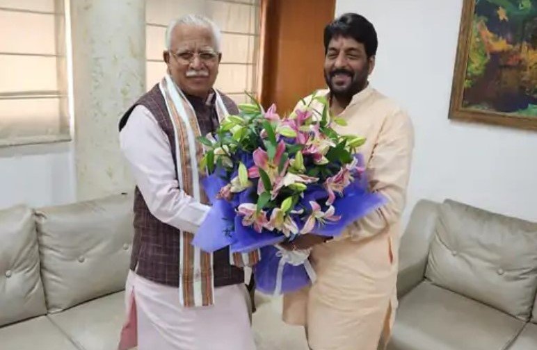 Haryana Politics : पूर्व सीएम मनोहर लाल और गोपाल कांडा के बीच हुई मुलाकात, 1 घंटा चली बैठक में कई अहम मुद्दों पर बातचीत के कयास 1 Haryana Politics