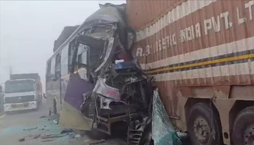 1217696 shahjahanpur road accident