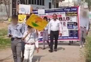 school children took to the streets to vote - 2