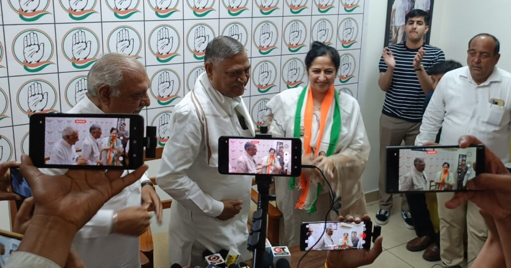 Rohita Rewdi joins Congress -3