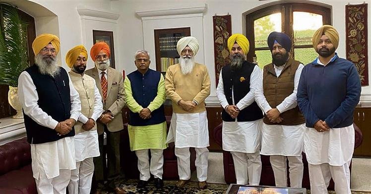 हमारे लिए सभी Political Partie प्रत्याशी और दल एक समान, Radha Swami Satsang डेरा ब्यास प्रमुख : Gurvinder Singh 5 Radha Swami Satsang Dera Beas chief - 4