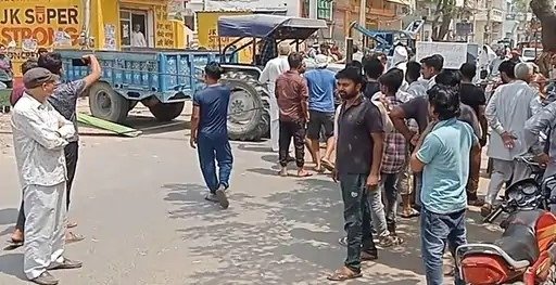Rohtak में लोगों ने Sunaria Road पर लगाया जाम, प्रशासन ने 2 घंटे बाद आश्वासन पर खुलवाया 1 people blocked Sunaria Road