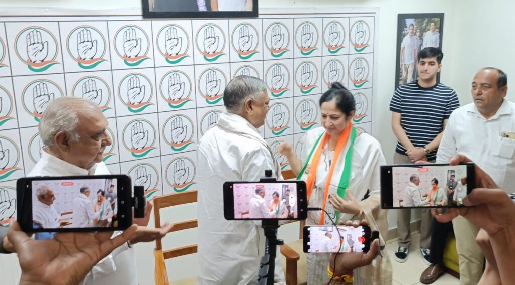 Rohita Rewdi joins Congress -2