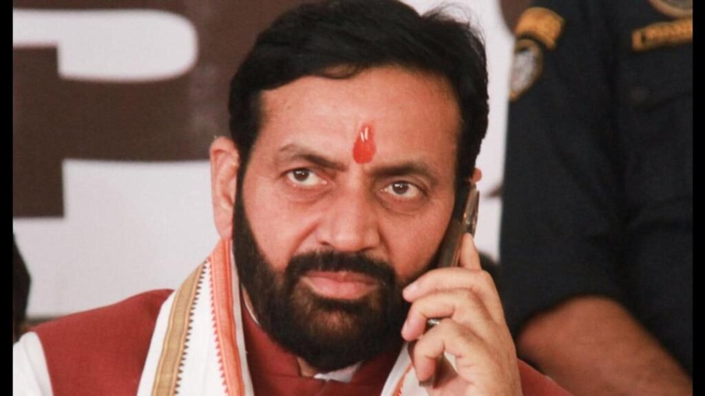 Haryana में BJP ने अल्पमत सरकार को बचाने के लिए बनाई New Strategy, JJP के 3 बागी MLA दे सकते हैं Resign 2 BJP made new strategy to save minority government - 2
