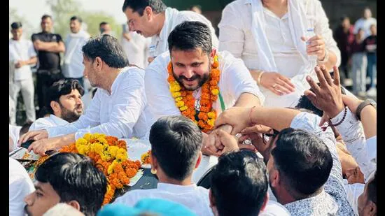 Divyanshu could not bring many leader - 3
