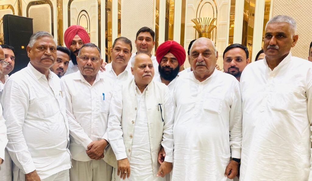 Dr. in Jhajjar. Arvind Sharma cast his vote - 4