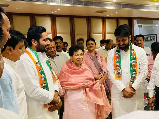 भतीजों के Congress Join करने पर Former CM Khattar ने तोड़ी चुप्पी, बोलें मेरा कोई Nephew नहीं, Caste की आड़ में बनाया रिश्ता 2 Former CM Khattar breaks silence - 2