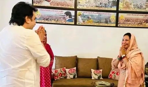 Lok Sabha चुनाव से एक दिन पहले Kuldeep Bishnoi-Sunaina Chautala की मुलाकात, राजनीतिक गलियारों में चर्चा 2 Kuldeep Bishnoi-Sunaina Chautala's meeting - 2