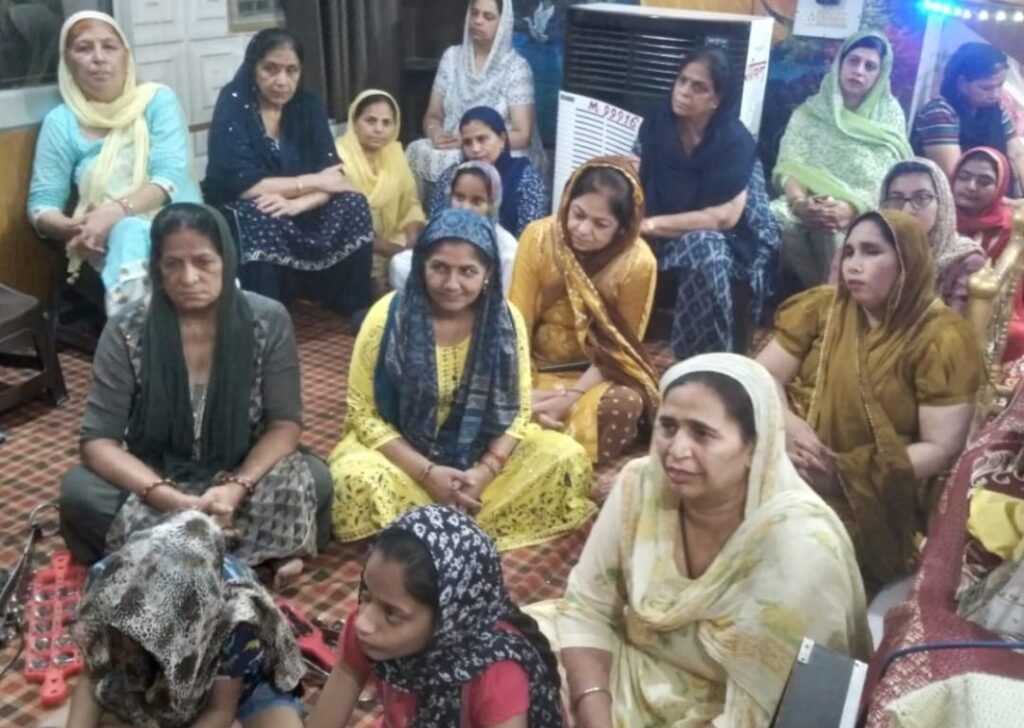 Guru Arjun Dev के शहीदी दिवस के उपलक्ष्य में सुखमणी साहिब के पाठ जारी, गुरबाणी कीर्तन से किया संगत को निहाल 5 गुरु घर 1