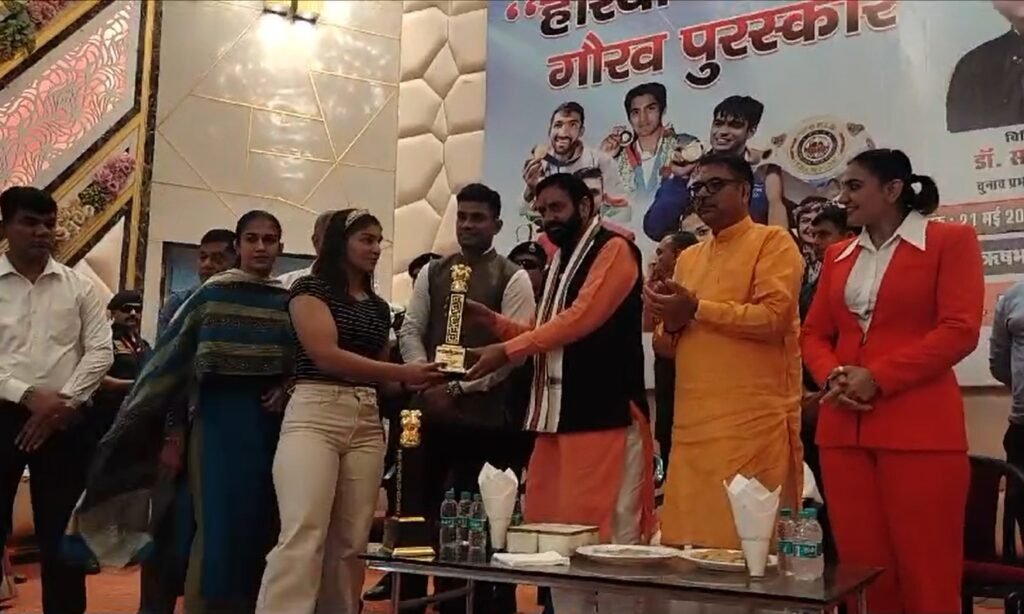 Haryana News : राष्ट्रीय और अंतरराष्ट्रीय स्तर पर देश को मिलने वाले मेडलों में 50 फीसदी म्हारे, CM Saini ने विजेता खिलाड़ियों को दिया हरियाणा खेल गौरव पुरस्कार 4 प्लेयर