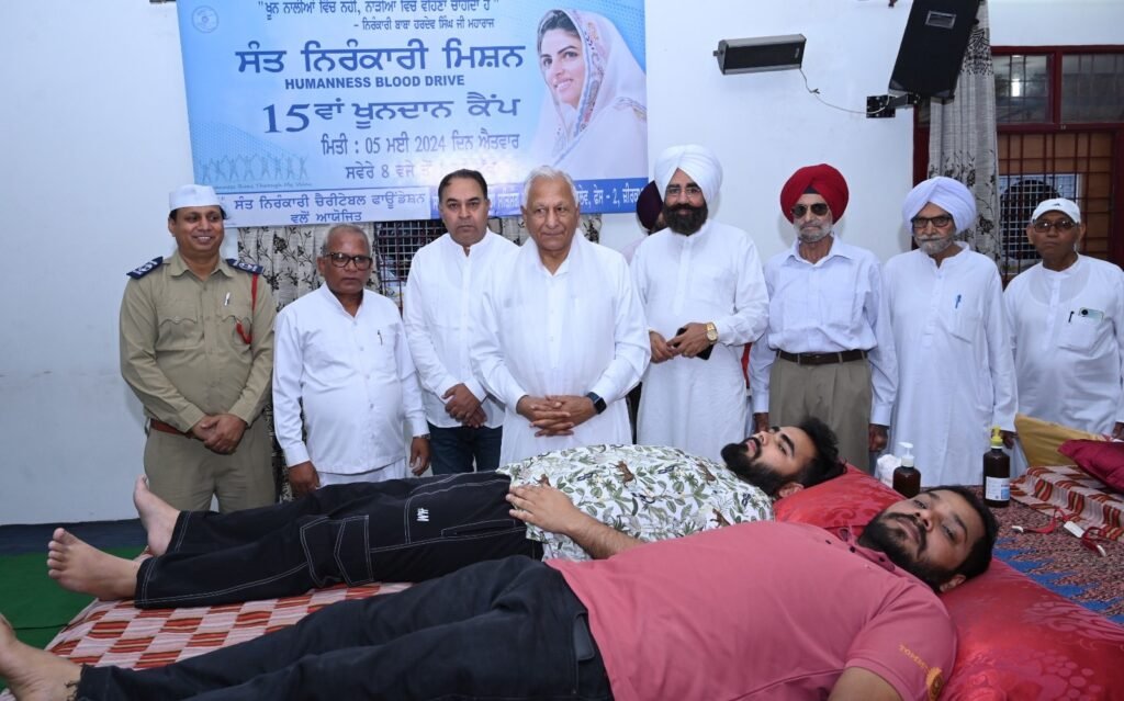 Sant Nirankari Mission : निरीच्छित व निष्काम सेवा ही मानवता के लिए वरदान, निरंकारी रक्तदान शिविर में 169 श्रद्धालुओं ने किया महादान 2 रक्तदान 1