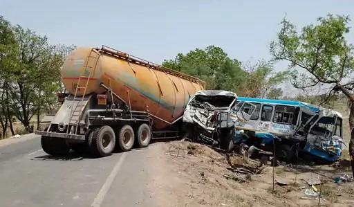 Horrible collision between roadways bus and truck