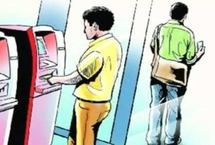 Woman duped by replacing ATM