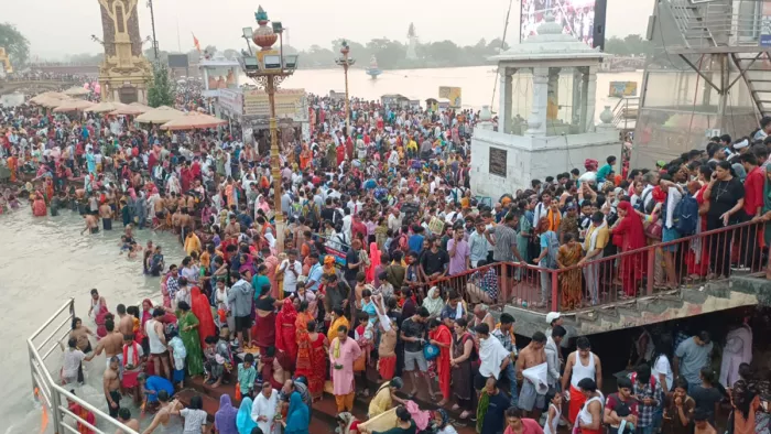A wave of faith surged on Ganga Dussehra - 2