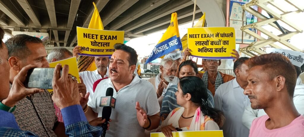 AAP protested against NEET paper - 3