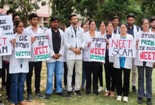 Students of Rohtak PGI protest