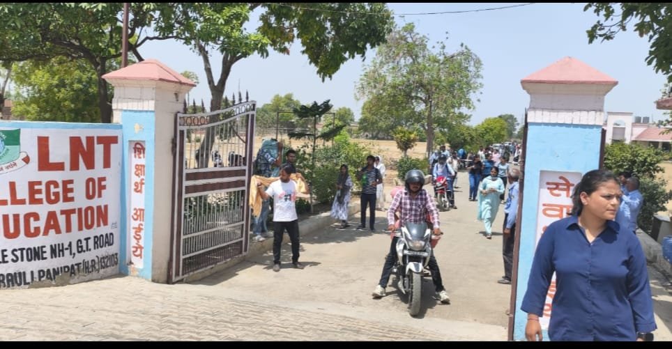 LNT कॉलेज ऑफ एजुकेशन की छात्राओं ने परीक्षा परिणाम में मारी बाजी 4 3