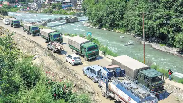 Army tank stuck in the river - 4