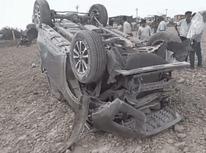 Speeding Scorpio car suddenly overturns