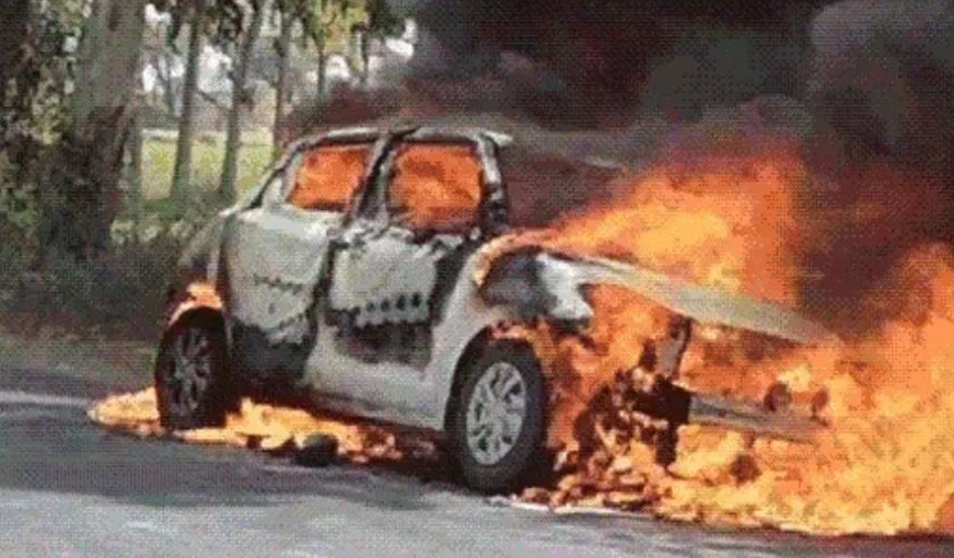 Swift car burnt to ashes in Karnal