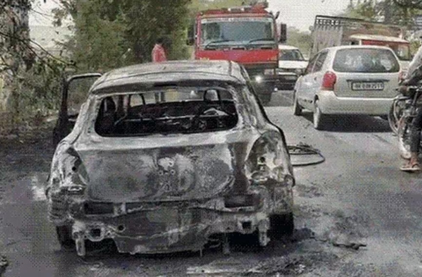 Swift car burnt to ashes in Karnal - 2