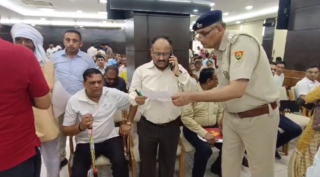 Panipat में डॉक्टर ने कर डाला दाईं की बजाय बाईं टांग का ऑपरेशन, जानें गलती का खामियाजा 2 doctor operated on the left leg - 2