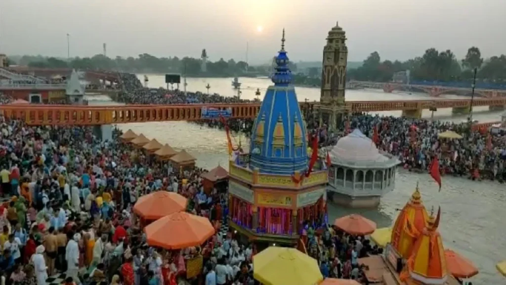 A wave of faith surged on Ganga Dussehra - 3