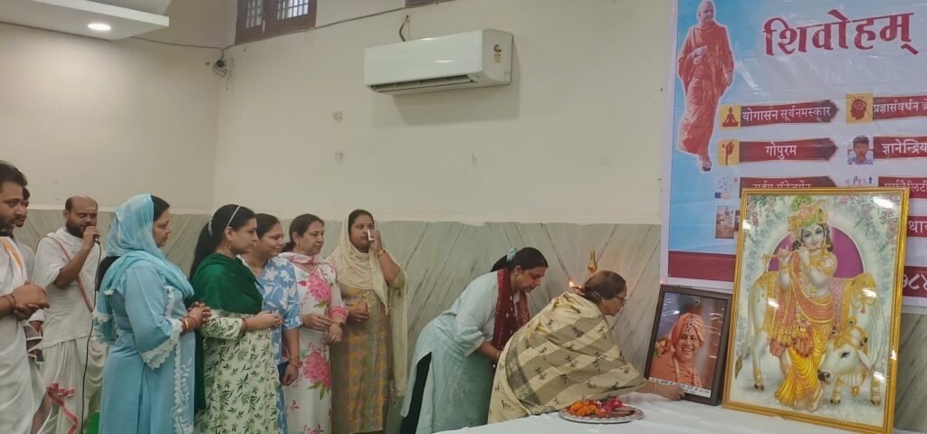 Geeta Parivar हरियाणा ने बांके बिहारी ज्ञानेश्वर मंदिर में लगाया शिवोहम् शिविर, वेद विद्यालय के बच्चों से करवाए खेलकूद 5 Shivoham camp in Banke Bihari Dnyaneshwar temple - 4