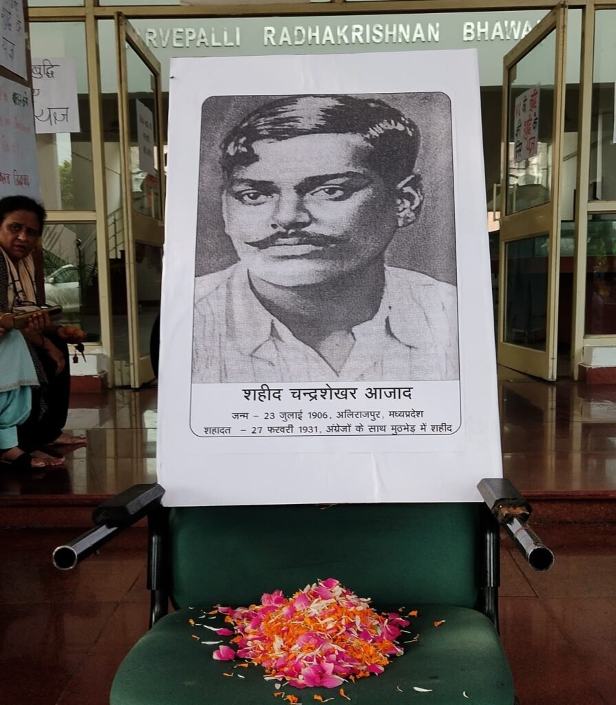 Deenbandhu Chhotu Ram University में 14वें दिन भी धरना जारी, क्रांतिकारी चंद्रशेखर आजाद को किया याद 2 Deenbandhu Chhotu Ram University - 2