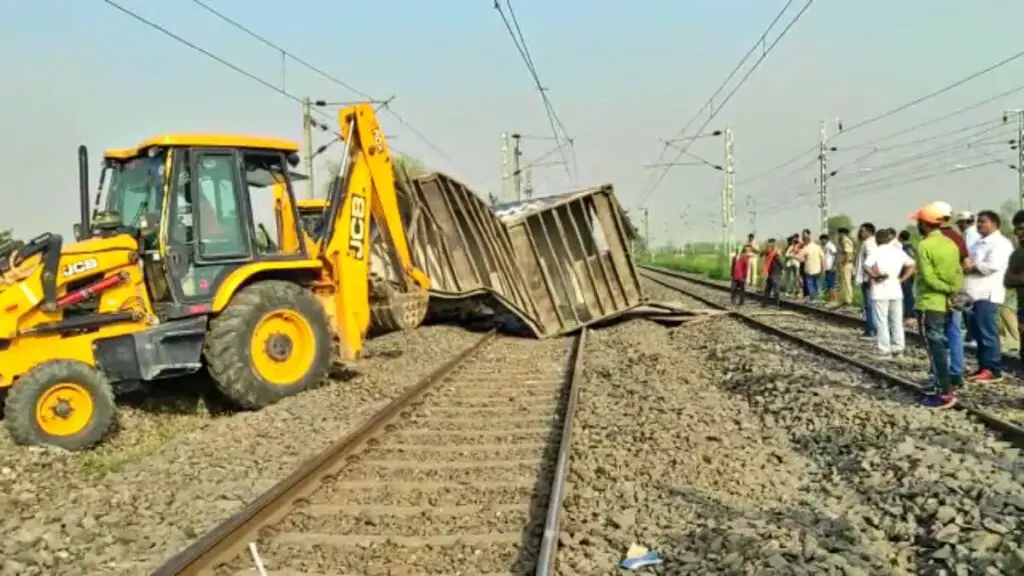 container falling from a moving goods train - 4
