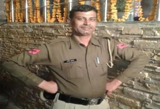 Crime Branch IG ने करनाल ASI के घर पहुंचकर परिवार को दी 5 लाख की आर्थिक सहायता 2 Crime Branch IG reached Karnal ASI's house - 2