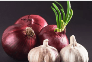 Why are garlic and onions used in worship?