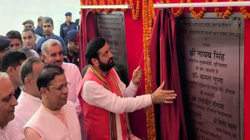Hisar में नगरीय निकाय प्रतिनिधि सम्मेलन में हंगामा, सीएम सैनी ने पार्षदों का मानदेय बढ़ाने के दिया संकेत 2 CM Saini hint - 2