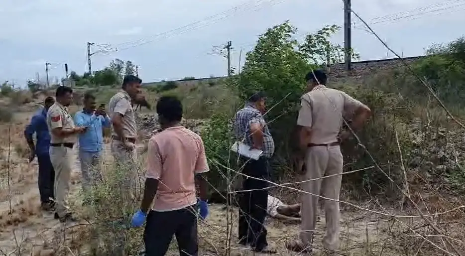 body of a girl was found on the railway track - 2