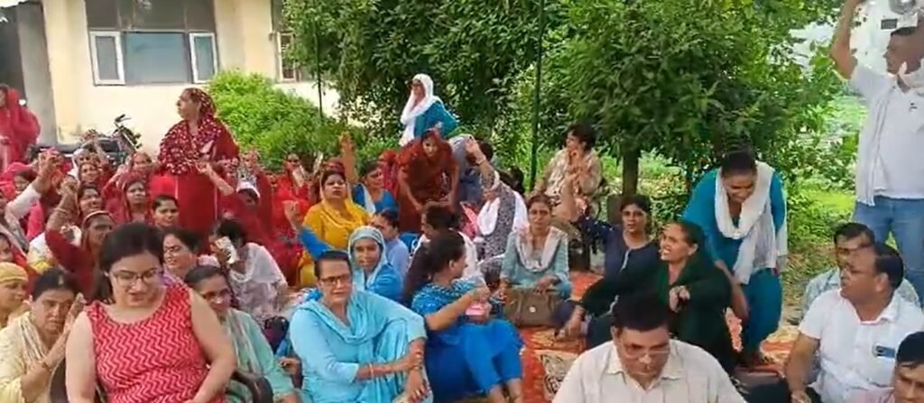 Sonipat : नागरिक अस्पताल में 2 SMO के बीच खींचतान ने पकड़ा तूल, CMO व Deputy CMO भी नहीं पाए सुलझा 2 Screenshot 649