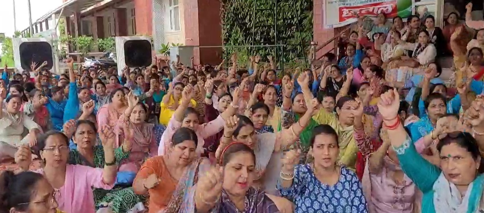 nhm employees protest