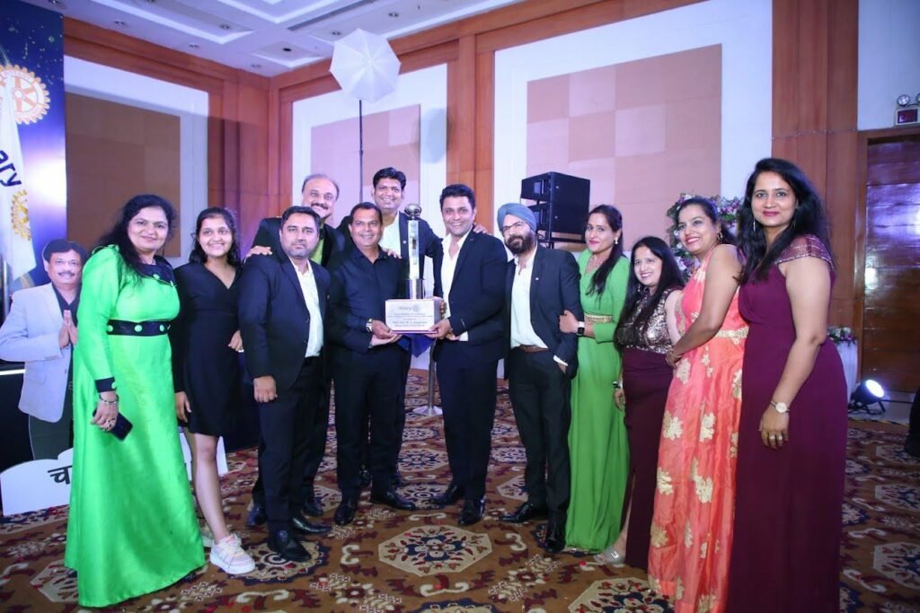 Sonipat : डिस्ट्रिक्ट थैंक्सगिविंग समारोह में Rotary Club Midtown को सर्वोच्च पुरुस्कार से किया गया सम्मानित 2 WhatsApp Image 2024 07 01 at 3.41.47 PM