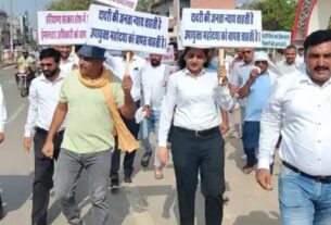 protest against the transfer of DC Mandeep Kaur