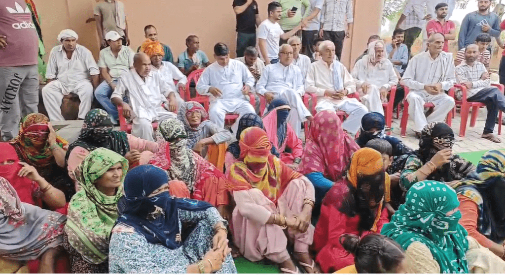 कांग्रेस पार्टी ने अपने घोषणा पत्र को जारी करके झूठ का पुलिंदा तैयार कर रखा है: Devendra Kaushik 3 Screenshot 169