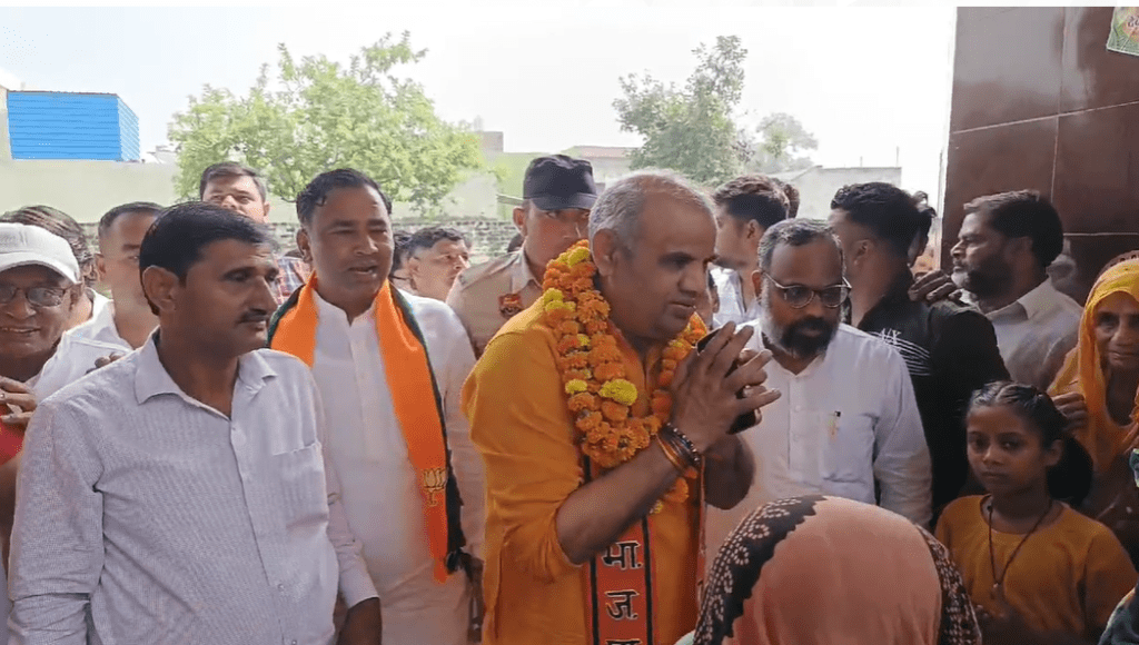 कांग्रेस पार्टी ने अपने घोषणा पत्र को जारी करके झूठ का पुलिंदा तैयार कर रखा है: Devendra Kaushik 2 Screenshot 171