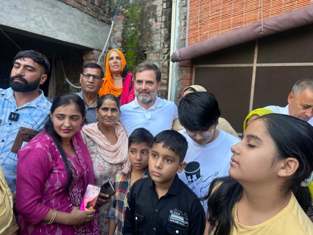 RAHUL GANDHI शुक्रवार सुबह करनाल पहुंचे, अमेरिका में घायल युवक के परिवार से मिले 7 WhatsApp Image 2024 09 20 at 9.54.23 AM 1
