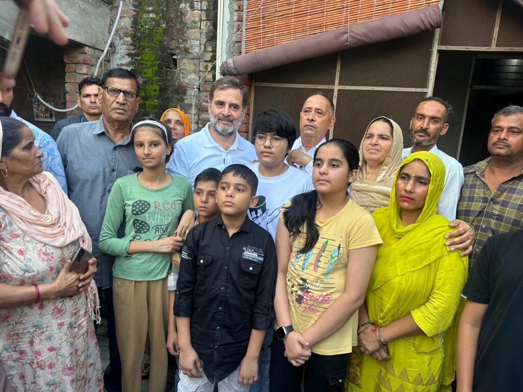 RAHUL GANDHI शुक्रवार सुबह करनाल पहुंचे, अमेरिका में घायल युवक के परिवार से मिले 6 WhatsApp Image 2024 09 20 at 9.54.24 AM