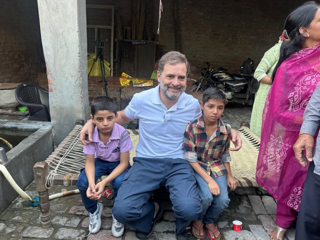 RAHUL GANDHI शुक्रवार सुबह करनाल पहुंचे, अमेरिका में घायल युवक के परिवार से मिले 3 WhatsApp Image 2024 09 20 at 9.54.25 AM