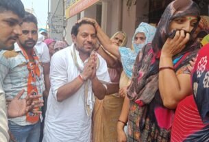 BJP प्रत्याशी Manmohan Bhadana ने ताजपुर में ग्रामीणों से की मतदान की अपील 12 Manmohan Bhadana