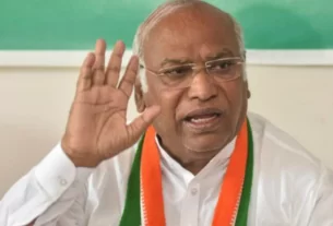 रैली के दौरान खरगे की बिगड़ी तबीयत, बैठकर किया संबोधित 11 KHARGE
