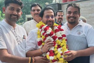 Rakesh and Krishna Saini met Manmohan Bhadana and congratulated him on the victory.