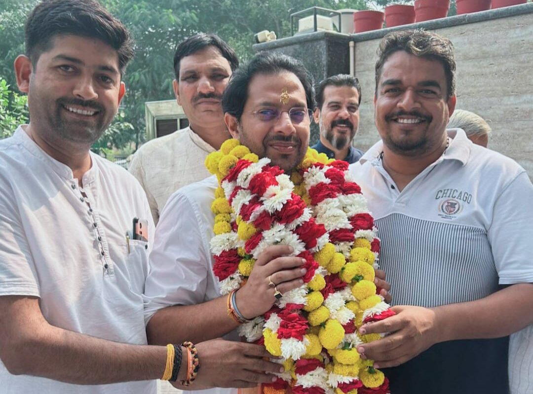 Rakesh and Krishna Saini met Manmohan Bhadana and congratulated him on the victory.