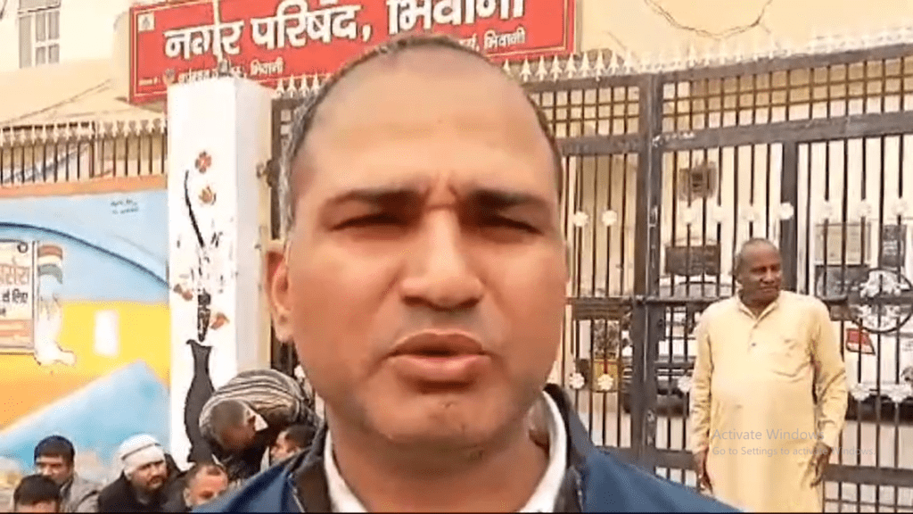 Bhiwani में नगर परिषद कर्मचारियों की हड़ताल, पार्षद प्रतिनिधि पर मारपीट का आरोप 4 Screenshot 2522