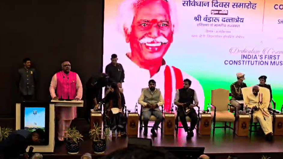 संविधान दिवस के मौके पर OP जिंदल ग्लोबल यूनिवर्सिटी में विशेष कार्यक्रम का आयोजन, राज्यपाल रहे उपस्थित 2 Screenshot 865