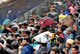 Huge crowd in trains on the occasion of Chhath Puja